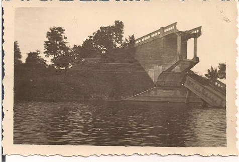 Malden 2de Wereldoorlog 1940 opgeblazenbrug. bron F.Brekelmans