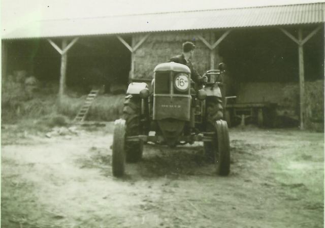 Gerrit Kesseler op het boerenbedrijf jaren 50 bron G.Kesseler.